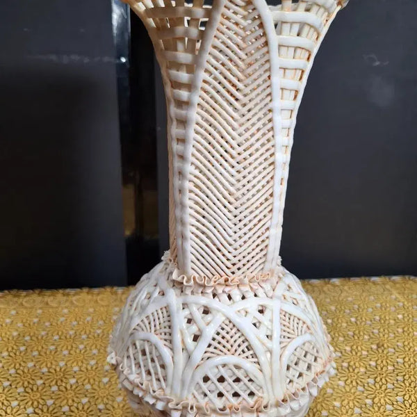 [BUNJANG] Filigree Openwork Ceramic Vase (Approx. 28cm Height) / 투각 망사도자기 짜임 화병(높이약 28cm)