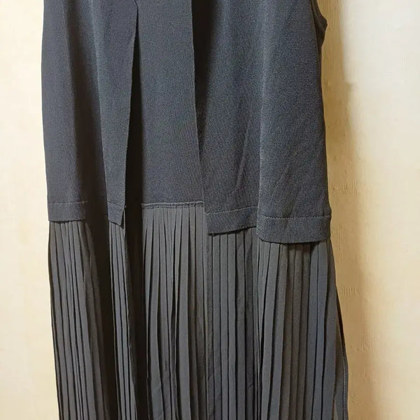 [BUNJANG] Sherisa Knit Pleated Vest Black / 쉐리사 니트 플리츠 조끼