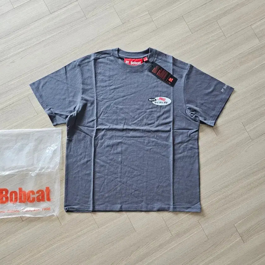 [BUNJANG] Bobcat Old Small Logo Short Sleeve T-Shirt Grey XL / XL 새제품) 밥캣 올드 스몰 로고 반팔 티셔츠 그레이 105