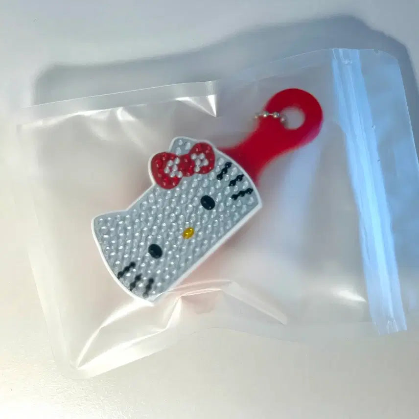[BUNJANG] Sanrio Hello Kitty Beaded Mini Brush Charm Cubic Retro Kiradeco Chami / 산리오 헬로 키티 비즈 미니 브러쉬 키링 큐빅 정품 레트로 키라데코 차미