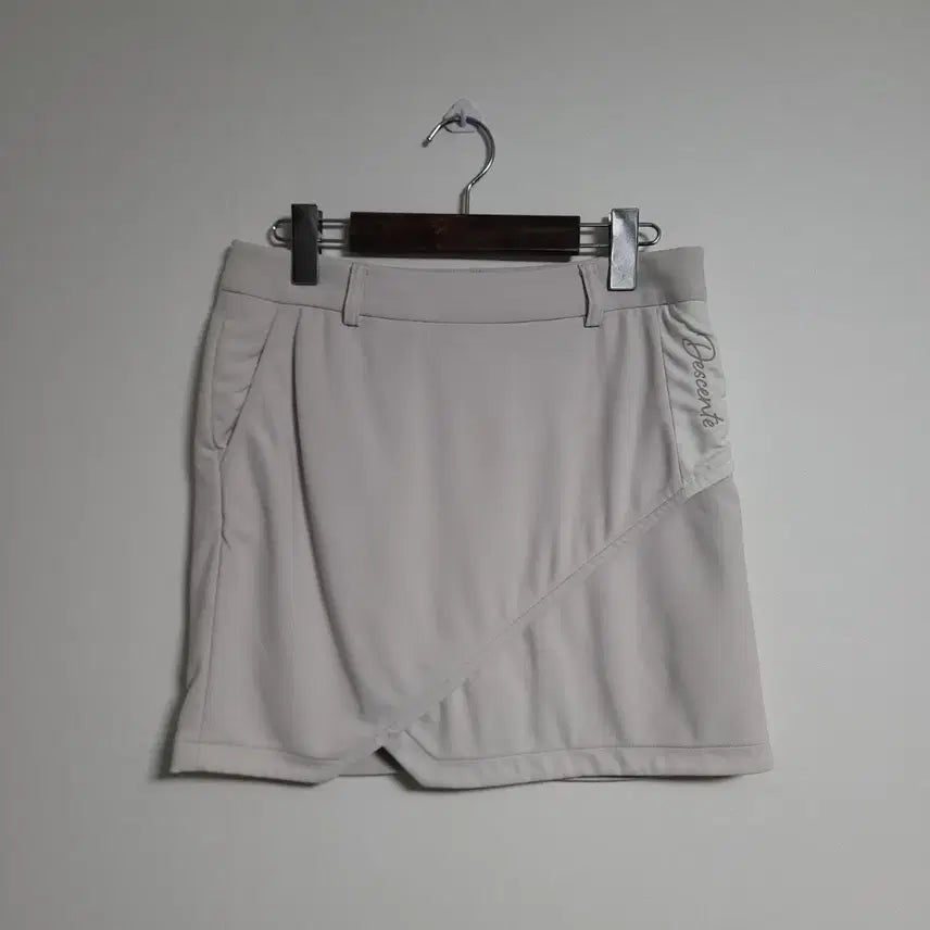 [BUNJANG] Descente Women's Ivory Golf Skirt / (30) DESCENTE 데상트 여성 골프 스커트 아이보리