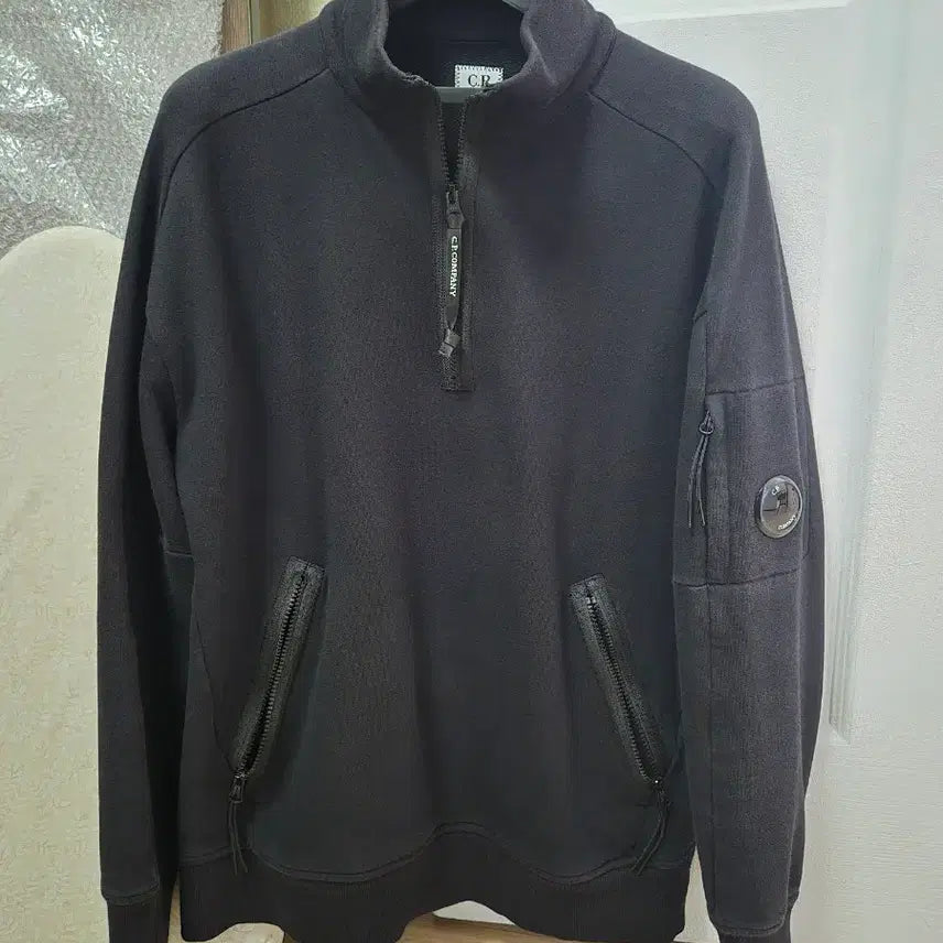 [BUNJANG] CP Company Black Half-Zip Sweatshirt Size L / CP컴퍼니 블랙 반집업 맨투맨 100 L사이즈