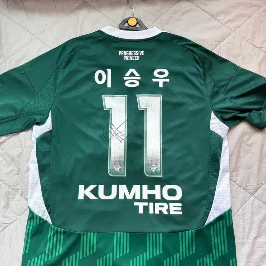 [BUNJANG] Jeonbuk Hyundai Lee Seung-woo Signed Football Jersey (Number 11) / 전북 현대 이승우 싸인 유니폼 11번(총14명)
