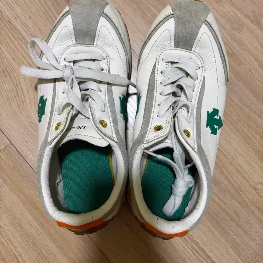 [BUNJANG] Descente White Logo Sneakers / 데상트 운동화 250