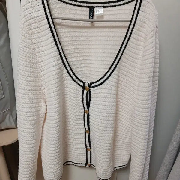 [BUNJANG] H&M Divided White Striped Cardigan Knit / H&M 디바이디드 화이트 가디건 니트