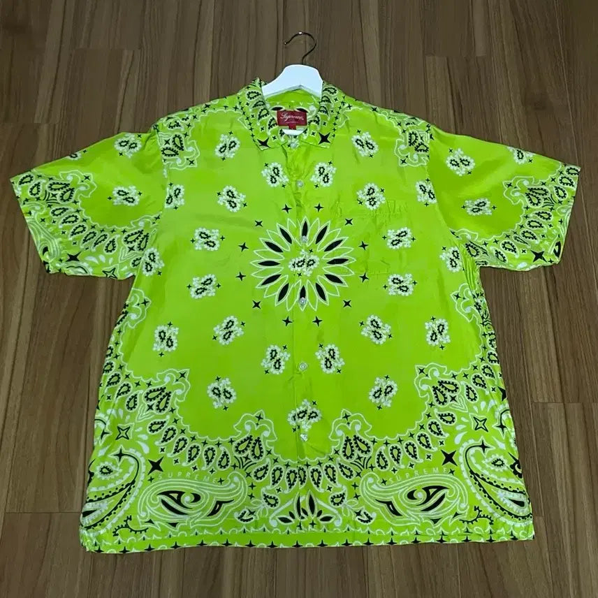 [BUNJANG] Supreme Bandana Silk Short Sleeve Shirt Bright Green / Supreme 슈프림 반다나 실크 숏슬리브 셔츠 브라이트 그린