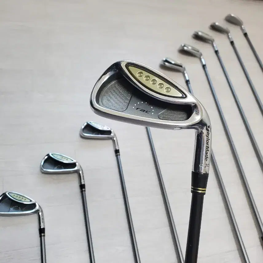 [BUNJANG] TaylorMade RAC CGB Carbon Shaft Iron Set (10 Clubs) / 테일러메이드 rac CGB 아이언세트 10개구성세트 카본샤프트 골프채