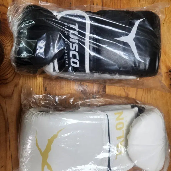 [BUNJANG] TUISCO Boxing Gloves Black/White Set (New) / TUISCO 복싱 글러브 블랙/화이트 세트 새제품