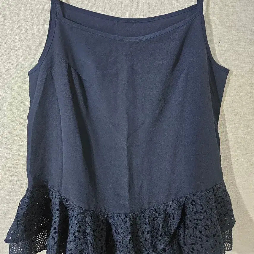[BUNJANG] Tiren Lace Trim Camisole Navy / 티렌 나시