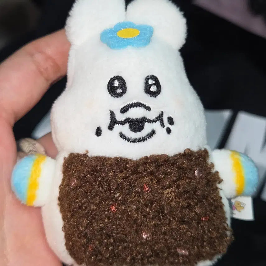 [BUNJANG] Limited Edition Bbongcharu 'Tteokjip' Pop-up Plush Doll Keychain / 한정판 음뽀챠무 시루떡 떡집 팝업 인형 솜인형 판매 키링 키홀더 빤쮸토끼