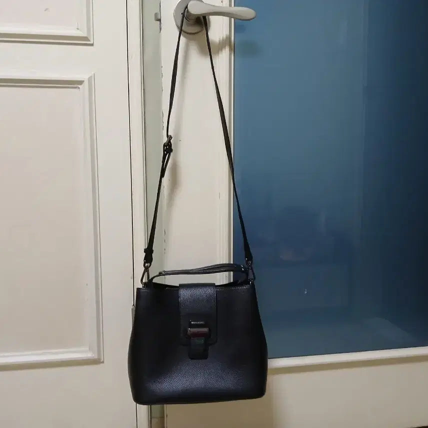 [BUNJANG] Della Stella Black Leather Bucket Bag / 델라 스텔라 블랙 가죽 버킷백