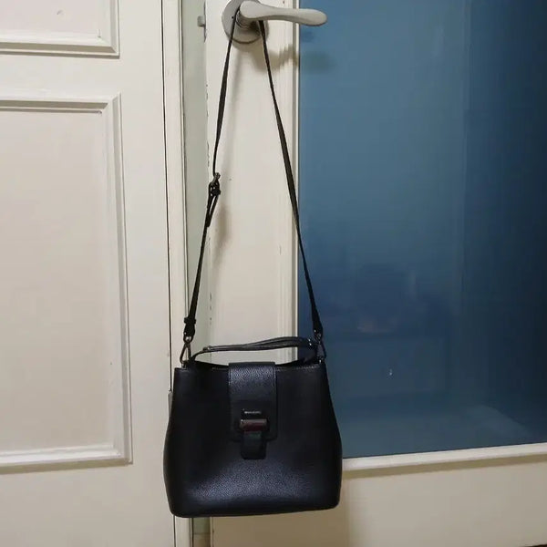 [BUNJANG] Della Stella Black Leather Bucket Bag / 델라 스텔라 블랙 가죽 버킷백