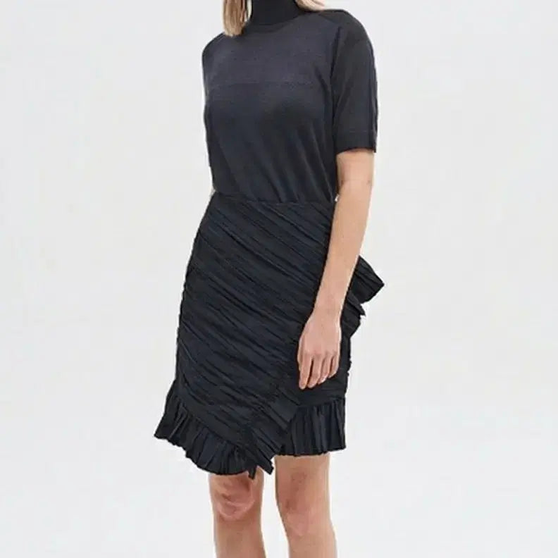 [BUNJANG] TIME Black Panel Pleated Mini Skirt / [새상품] 한섬 TIME  타임 세련된 블랙 패널 플리츠  미니 스커트.