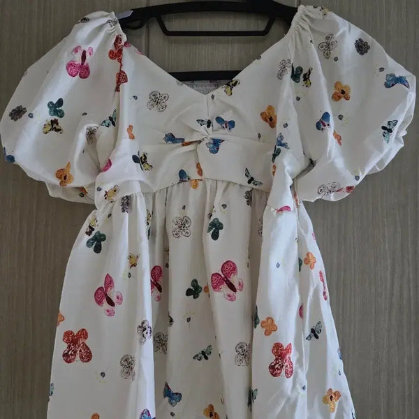 [BUNJANG] Butterfly Pattern Blouse / 블라우스