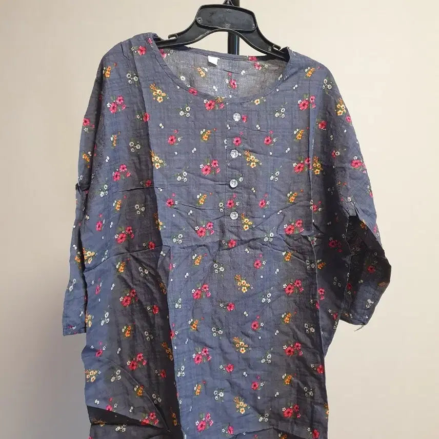 [BUNJANG] Gray Floral Pattern Women's T-Shirt XXL / (새상품)그레이 플라워 패턴 여성 티셔츠 XXL