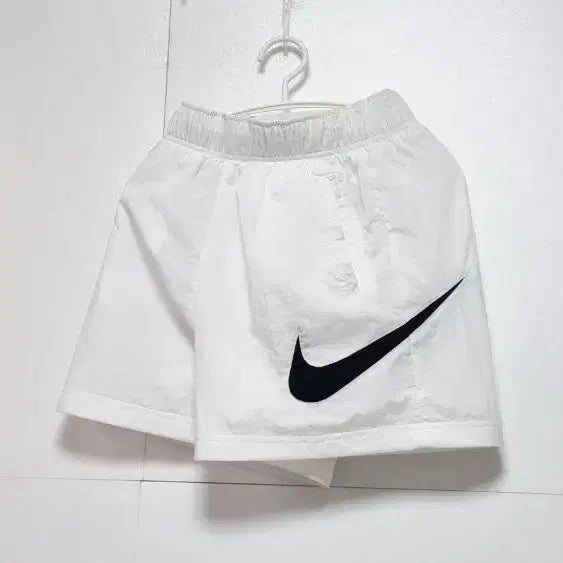 [BUNJANG] Nike Women's Big Swoosh White Nylon Woven Pants / 여성 나이키 빅스우시 흰색 나일론 우븐 팬츠 바지 반바지 트레이닝복