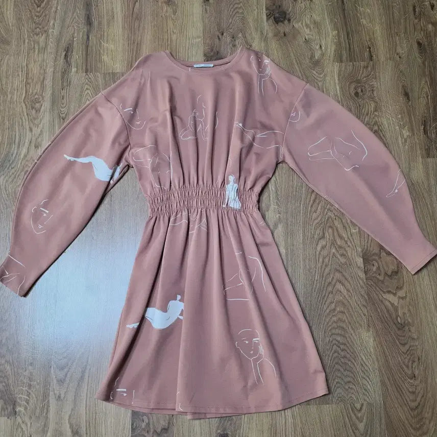 [BUNJANG] Zara Pink Character Print Midi Dress / 자라 핑크 인물 프린팅 원피스