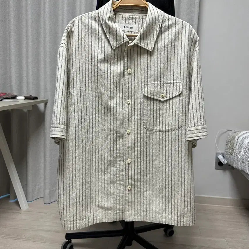 [BUNJANG] BEAKER Striped Short-Sleeve Shirt Size 1 / 비이커 스트라이프 반팔 셔츠 1사이즈
