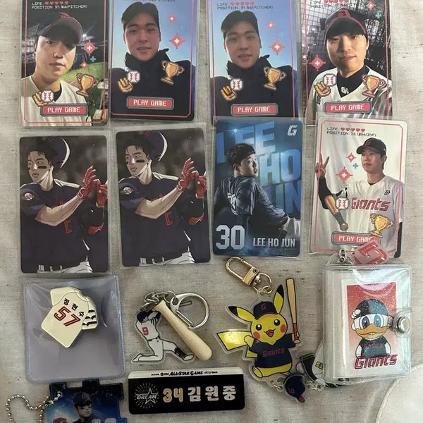 [BUNJANG] Lotte Giants Photocard Keyring & Badge Set / 롯데자이언츠 포토카드 키링 뱃지 굿즈 양도