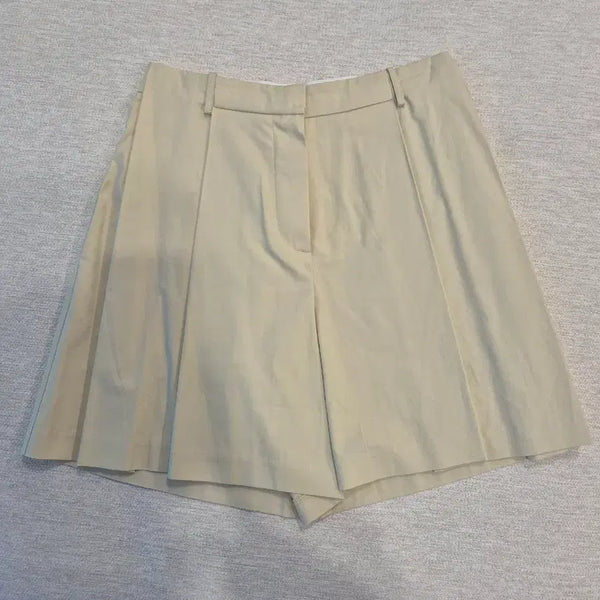 [BUNJANG] Leeseed Beige Pintuck Bermuda Shorts / Leeseed 리시드 베이지 핀턱 반바지 버뮤다팬츠 4부 5부 A라인 고