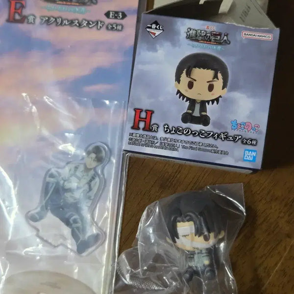 [BUNJANG] Attack on Titan Levi Choconoque & Acrylic Figure Set / 리바이 초코노코 + 아크릴 진격거 쿠지