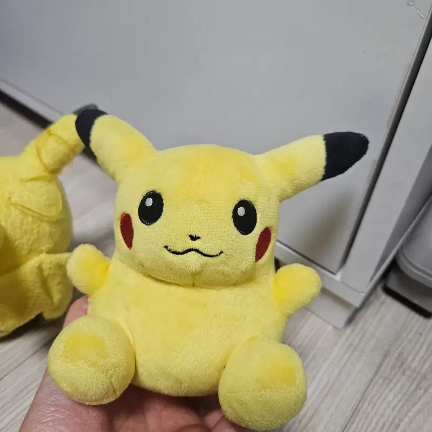 [BUNJANG] Nintendo Classic Pikachu Plush Doll / 고전포켓몬스터인형 고전피카츄인형 닌텐도 포켓몬센터 토미tomy