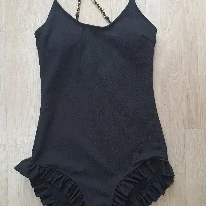 [BUNJANG] Black Chain Strap Ruffle One-Piece Swimsuit / 블랙 체인 끈 프릴 수영복