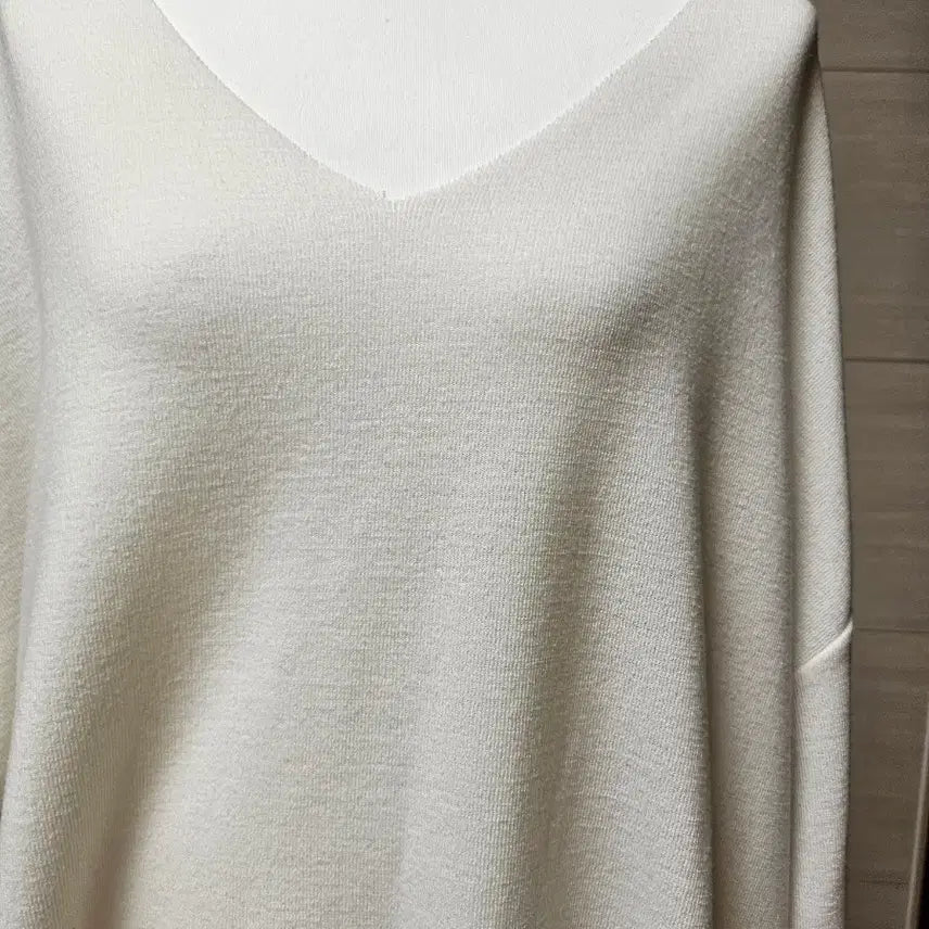 [BUNJANG] Loose Fit V-Neck Knit T-Shirt White / 루즈핏 티셔츠