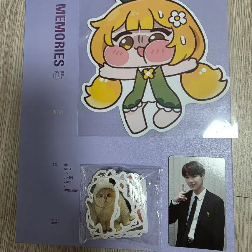 [BUNJANG] BTS Memories 2018 DVD Suga Photocard & Cat Sticker Set / 방탄소년단 메모리즈 2018 DVD /슈가 포카,고양이 스티커/새제품