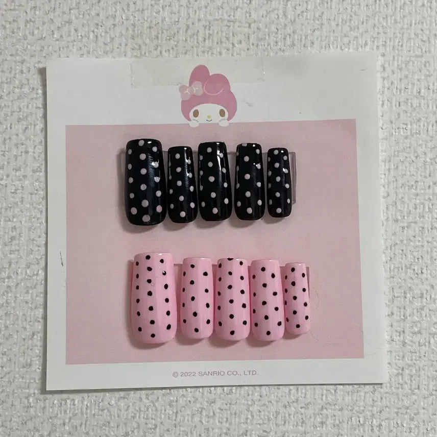 [BUNJANG] Handmade Strawberry Dot French Nail Tips / 갸루 땡땡이 도트 딸기 수제네일팁