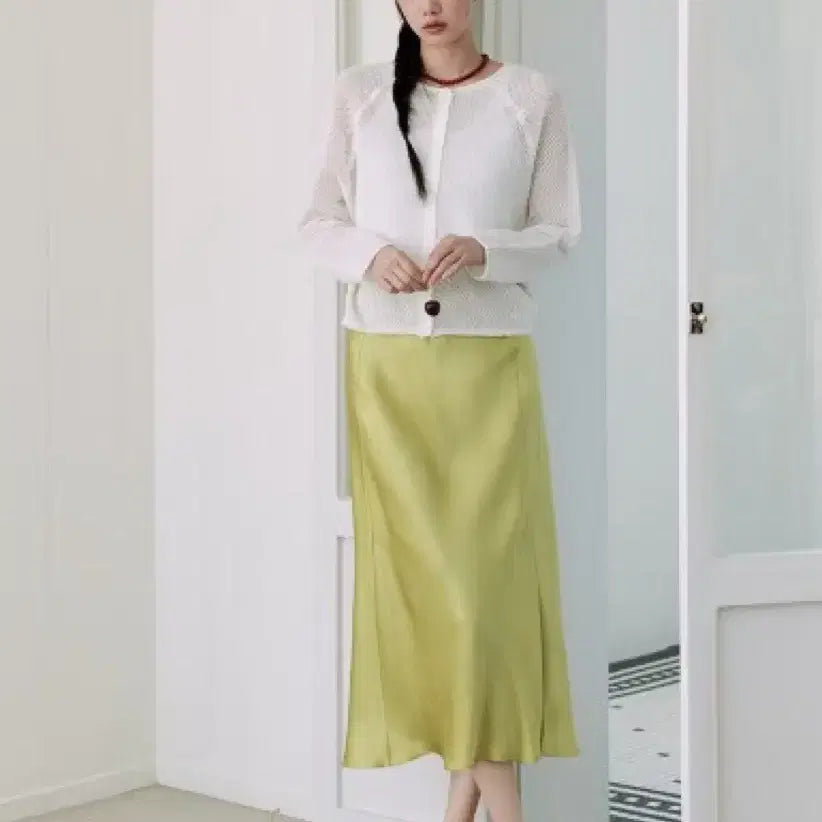 [BUNJANG] The Edge Acetate 100% Slit Satin Skirt (Lime, Size 66) / [새제품] 더엣지 아세테이트100 슬릿 스커트 새틴