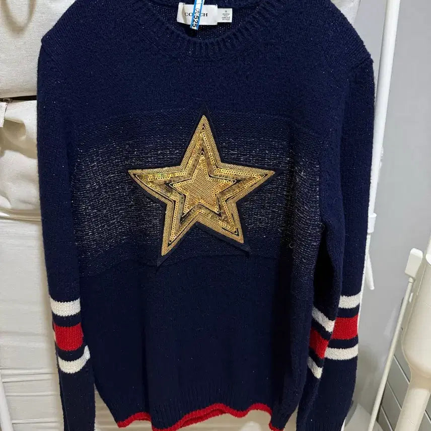 [BUNJANG] Coach Sequin Star Knit Sweater / [코치] 니트 1회 착용 후 드라이클리닝