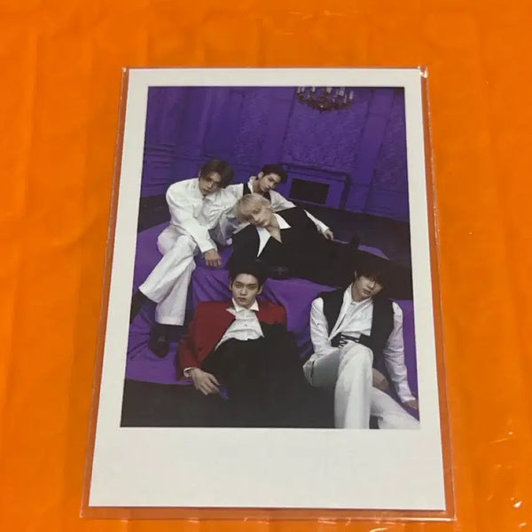 [BUNJANG] TXT TOMORROW X TOGETHER Group Photocard (The Name Chapter: Temptation) / TXT 투바투 단체 포카 1장