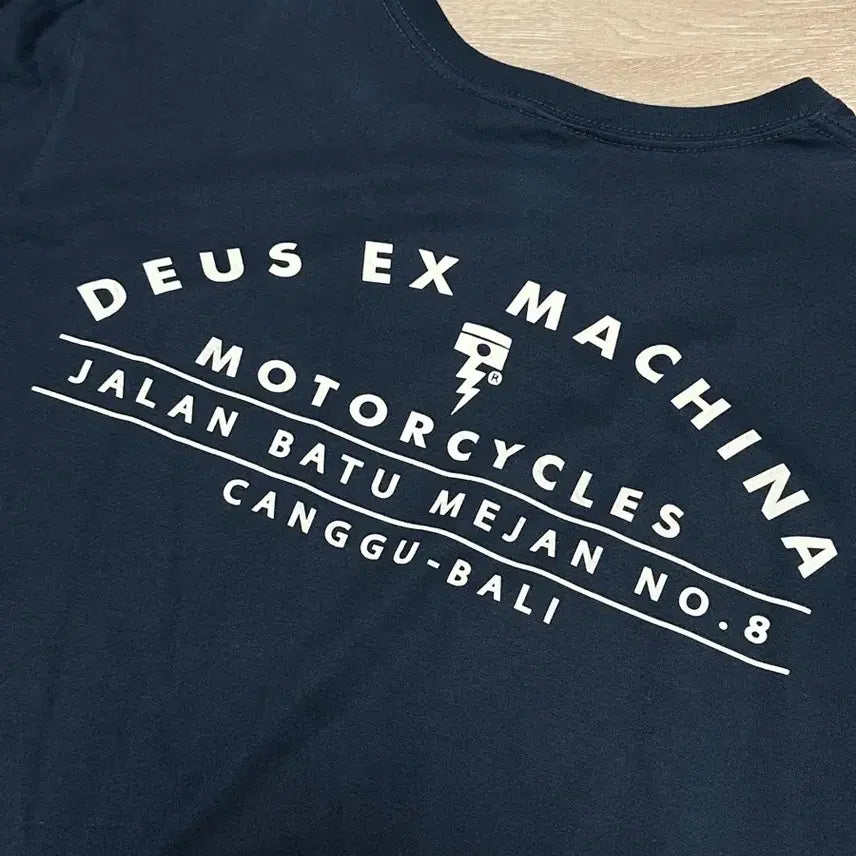 [BUNJANG] DEUS EX MACHINA Crayon Shin-chan Bali Version T-shirt - Size M / 데우스 반팔 발리 짱구버전 M