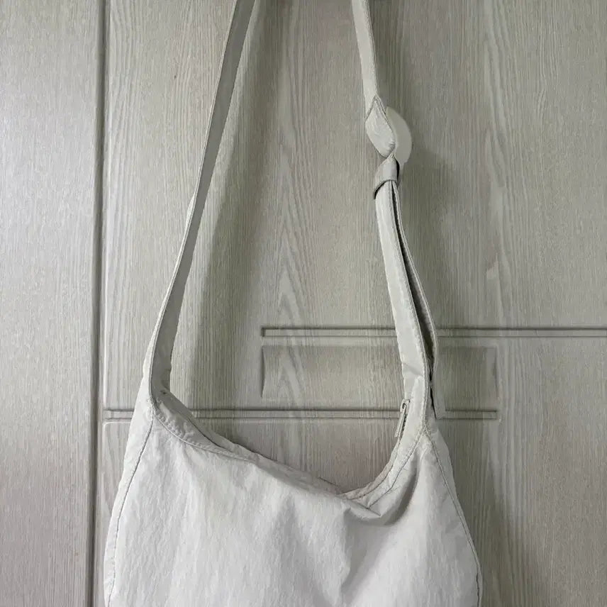 [BUNJANG] COS Nylon Crossbody Saddle Bag Light Grey Stone / 코스 나일론 크로스바디 새들 백 라이트 그레이 스톤