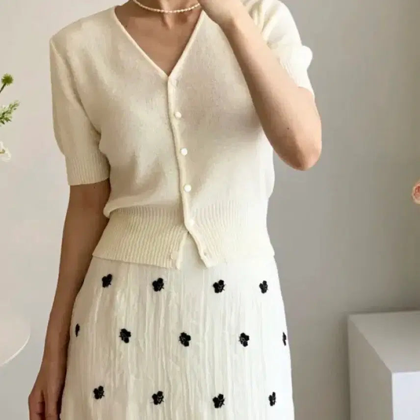 [BUNJANG] Bukle V-Neck Short Sleeve Cardigan / 부클 반팔 브이넥가디건