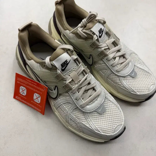 [BUNJANG] Nike V2K Run White/Beige Running Shoes / [새상품] 나이키 V2K 런 화이트/베이지 (최신 트렌드 러닝화)