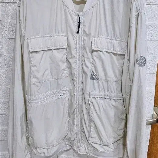 [BUNJANG] Discovery Expedition White Bomber Jacket Two Pocket XL / 디스커버리 화이트 봄버 바막 투포켓 자켓 XL