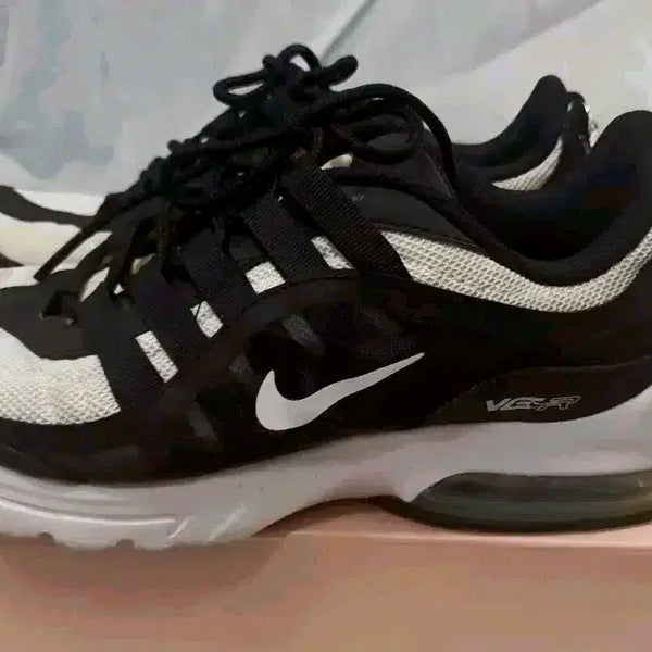 [BUNJANG] Nike Air VaporMax Black/White Sneakers (Size 245) / 나이키 에어 베이퍼맥스 블랙/화이트 운동화 245