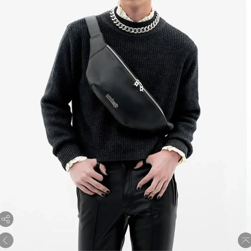 [BUNJANG] Authentic Leather Black Waist Bag Custom Logo / 언티지 가죽 블랙 웨이스트백(앞장식 로고 XXX로 커스텀 버젼)(새상품)