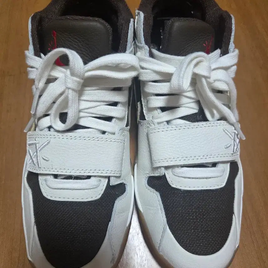 [BUNJANG] Air Jordan 1 Retro High OG "Dark Mocha" / [255]스캇 점프맨 잭 다크모카
