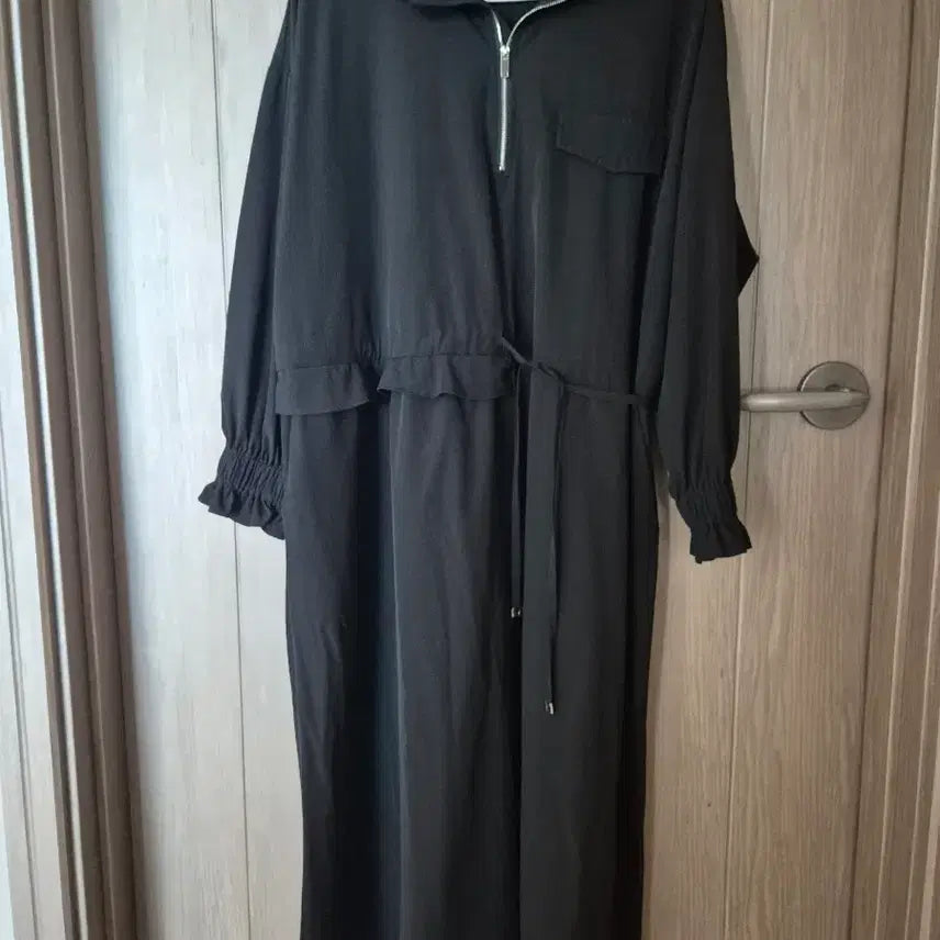 [BUNJANG] Black Half-Zip Long Dress with Waist Strap / 블랙 하프집업 롱 원피스