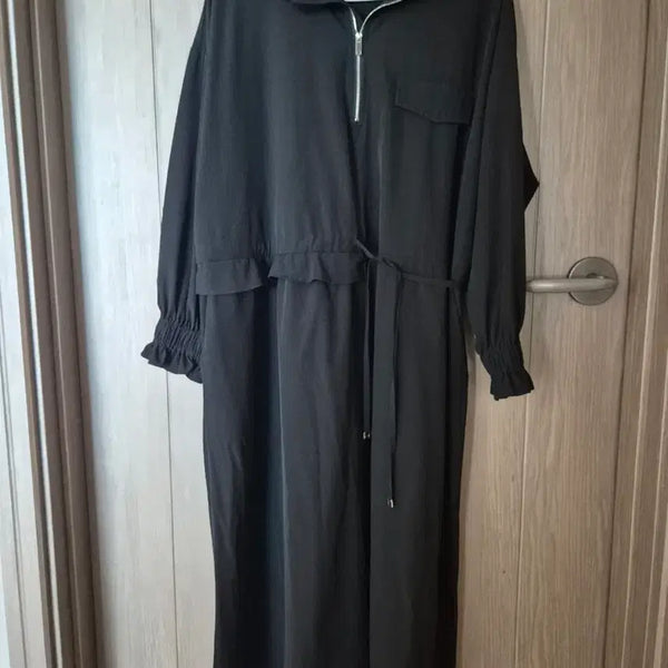 [BUNJANG] Black Half-Zip Long Dress with Waist Strap / 블랙 하프집업 롱 원피스