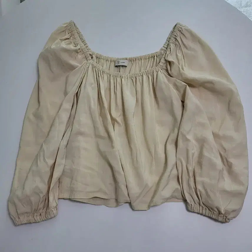 [BUNJANG] Blossom H Company Square Neck Blouse / 블러썸에이치컴퍼니 스퀘어넥 블라우스