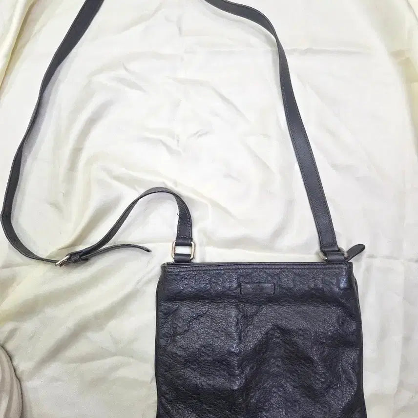 [BUNJANG] Gucci Genuine Black Leather Crossbody Bag / 구찌 정품 블랙 레더 크로스백