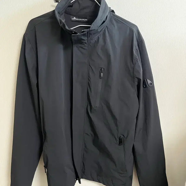 [BUNJANG] Moutstnuckles Windbreaker / 바람막이