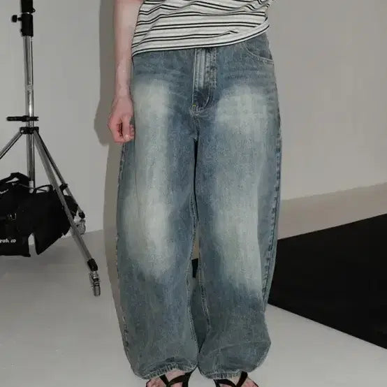 [BUNJANG] Intempo Mood Lazy Boy Balloon Fit Denim - Faded Blue XL / 인템포무드 레이지보이 벌룬 핏 데님_페이디드블루 XL