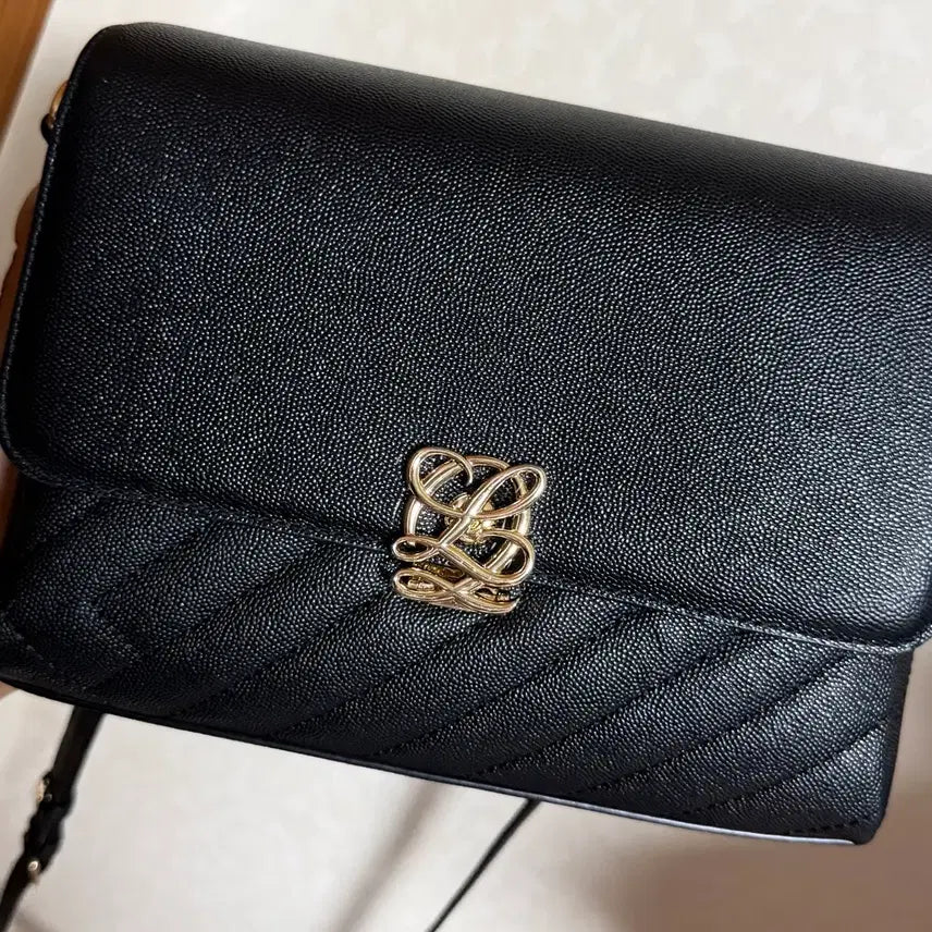 [BUNJANG] Louis Quatorze L-Quilting Chain Crossbody Bag / 루이까또즈 L-퀼팅 체인 크로스백