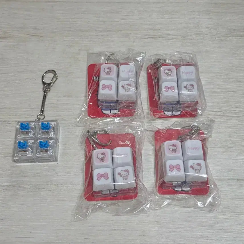 [BUNJANG] Hello Kitty 4-Keycap Keychain / 헬로키티 4구 키캡키링