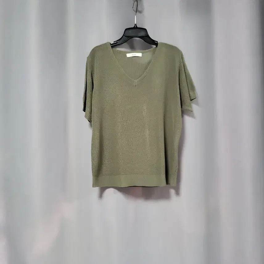 [BUNJANG] Khaki V-Neck Short Sleeve Knit / 카키색 브이넥 반팔 니트